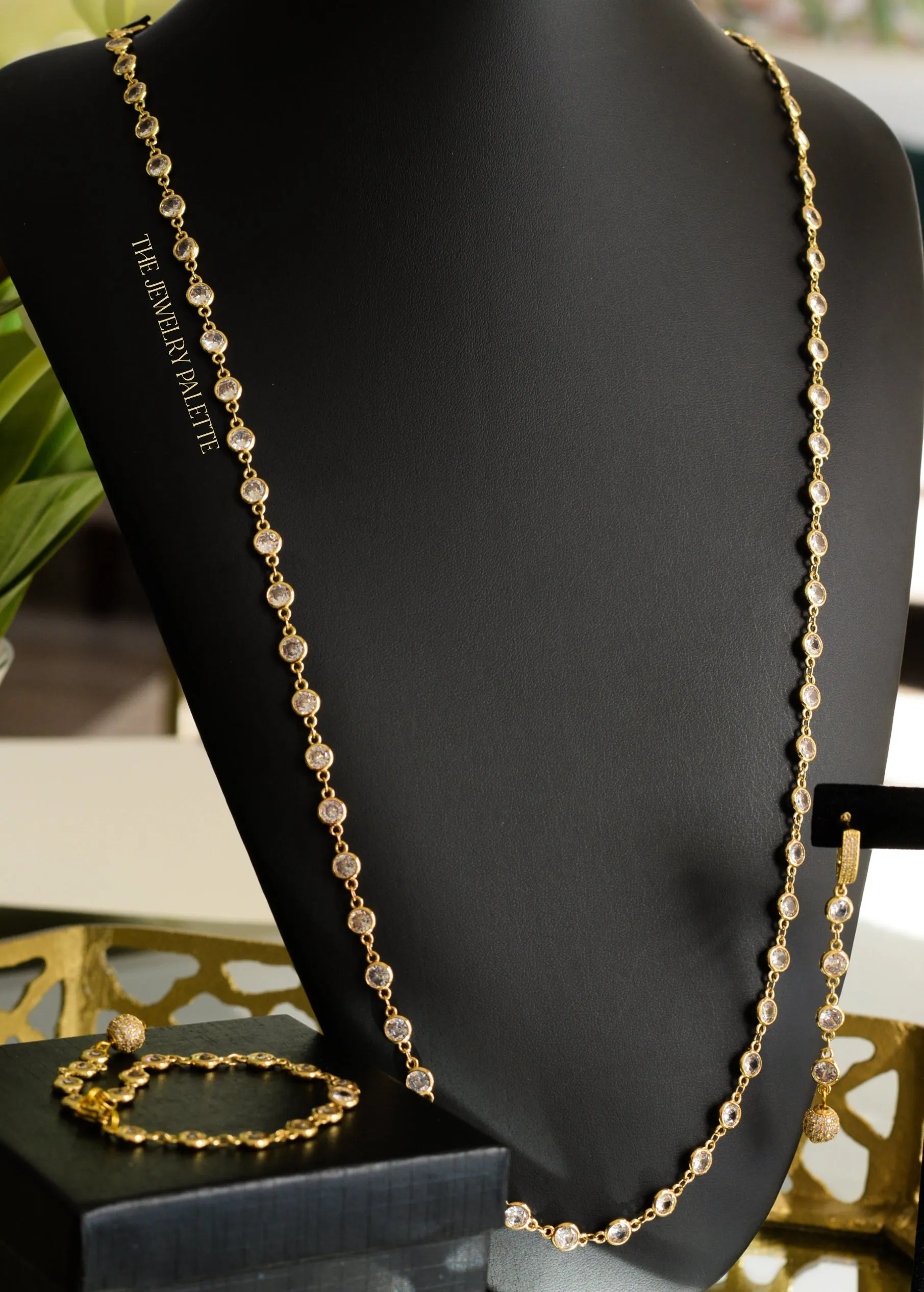Kiara long single chain necklace