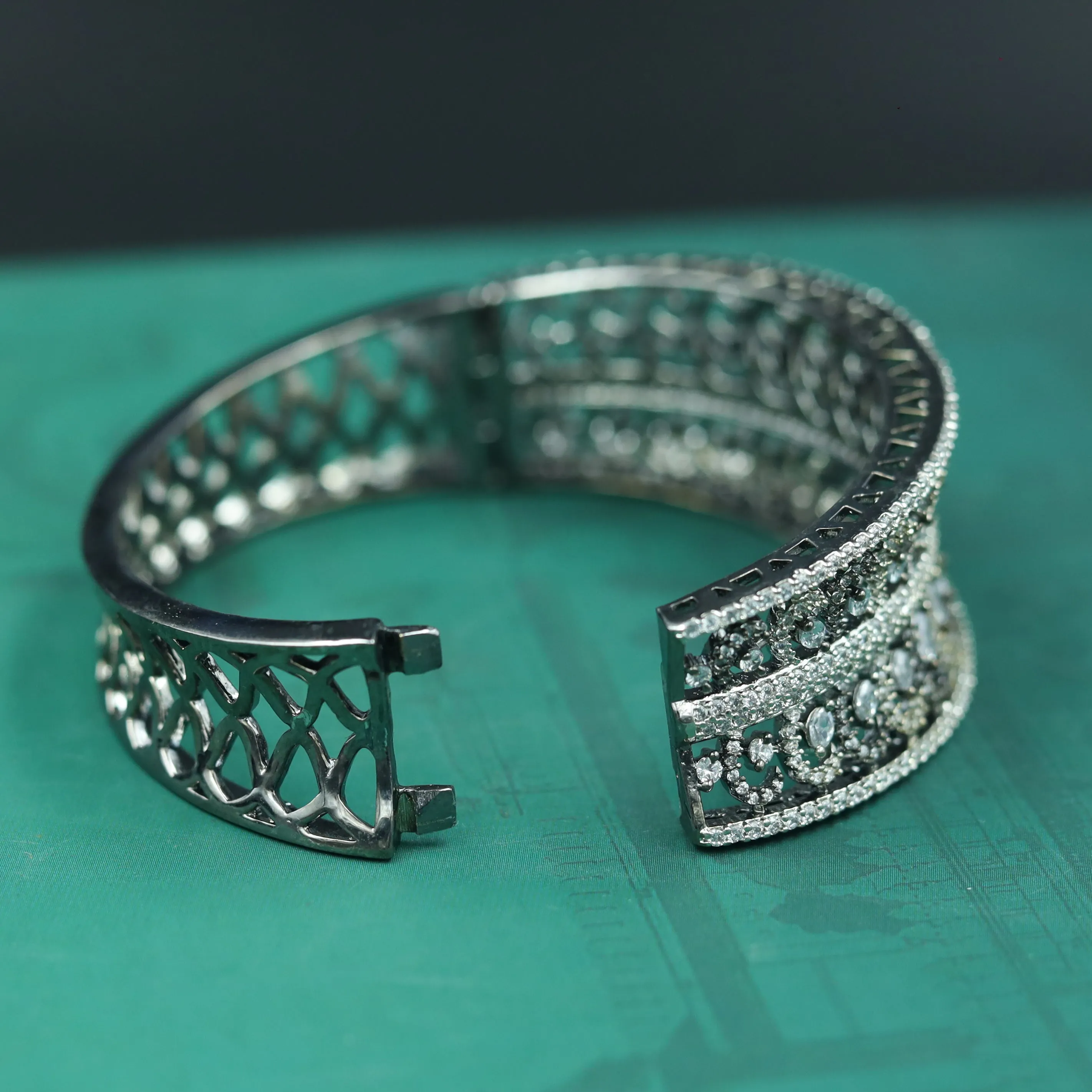 Zircon/AD Black Bracelet 16560-3707